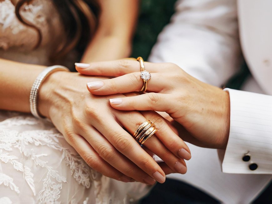 How to Choose the Perfect Simple Gold Ring Design for a Woman